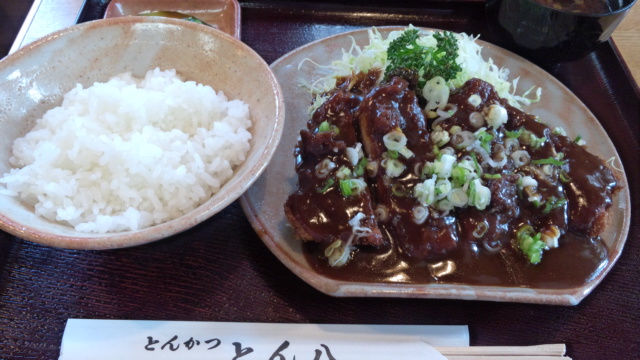 美味すぎる『とん八』の味噌とんかつ定食。