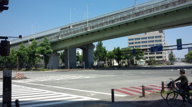 千早の交差点も、気のせいか空いているような気が．．．